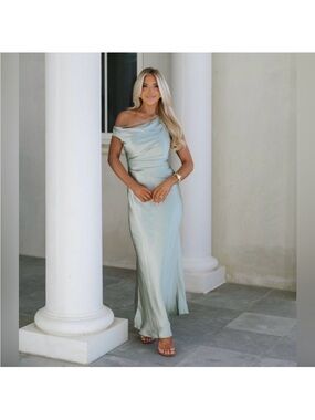 These Three Boutique- Maxi Dress in Sage Green Size XS. NWT